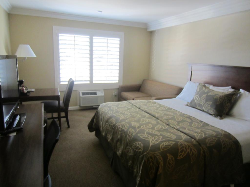 King Room Mobility or Hearing Impaired Access Non-Smoking