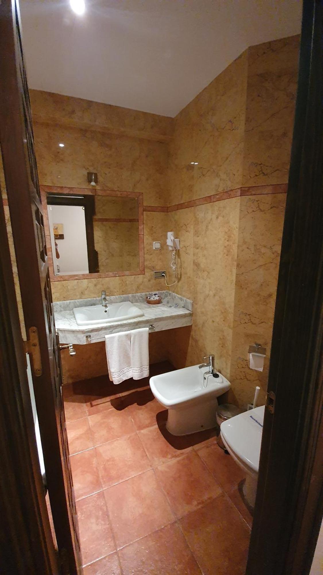 King Suite Sofa Bed Tub Mobility Accessible,1710279354:JPEG