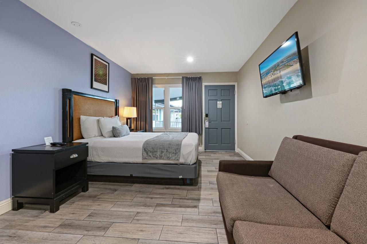 Queen Suite with Sofa Bed