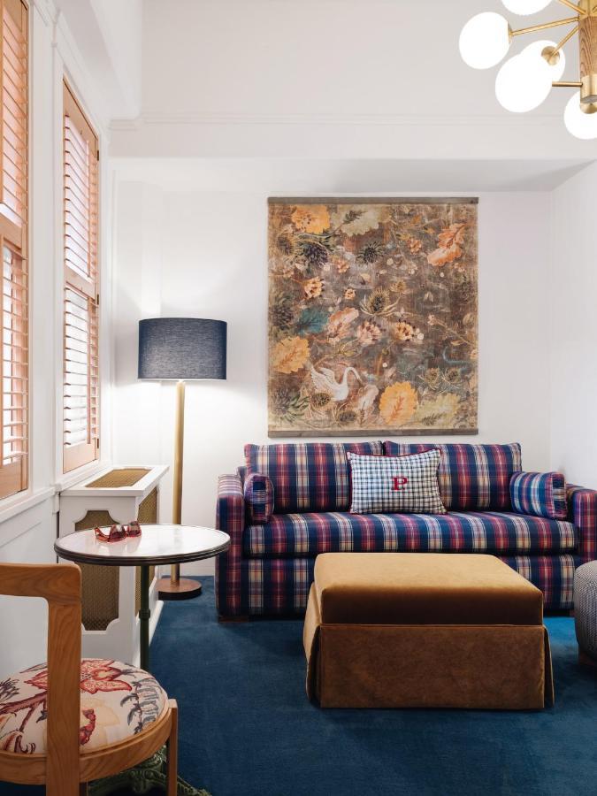 Deluxe King Suite