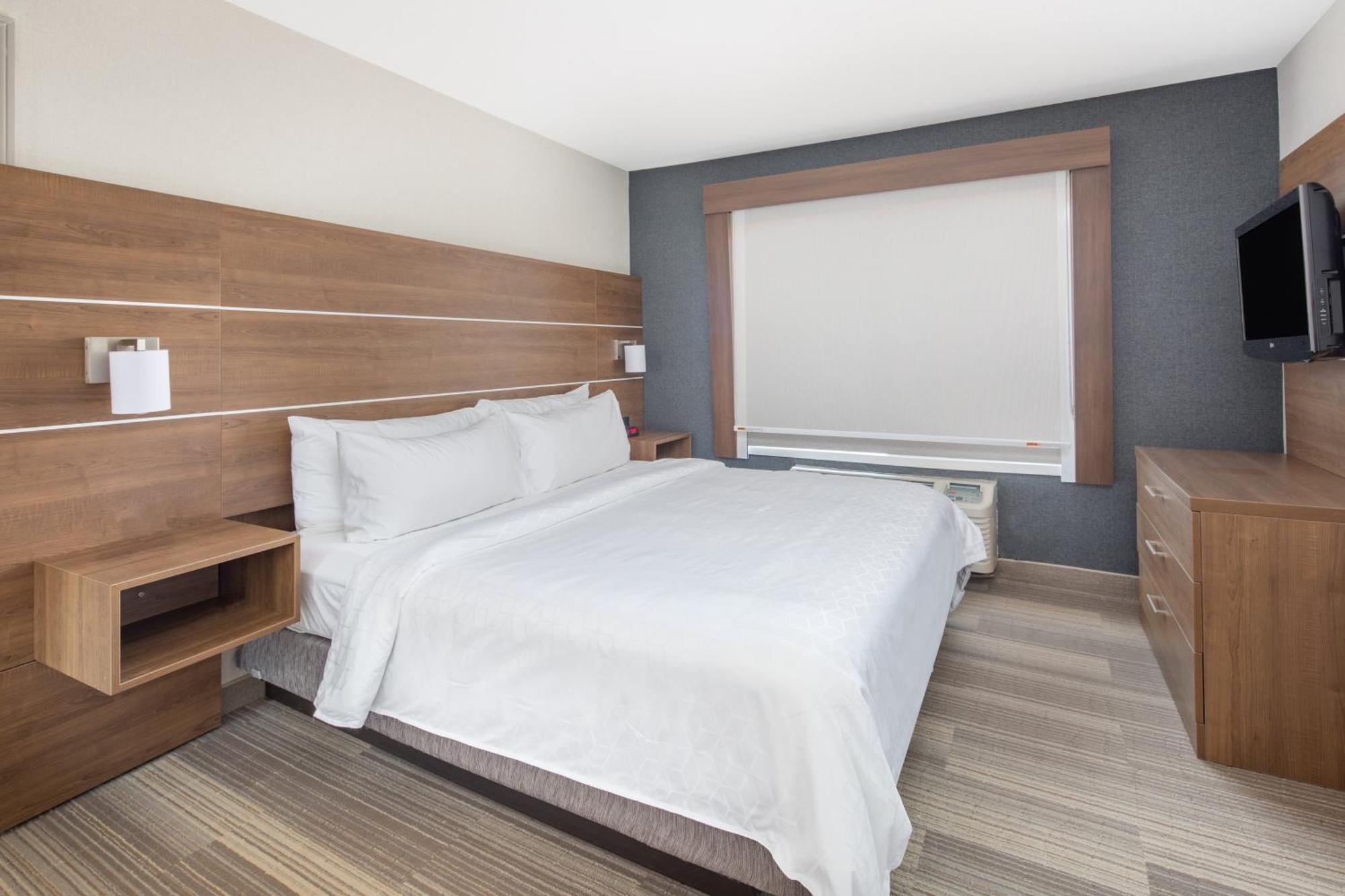 Quarto com Cama Queen-size - Banheira com Acesso para Hóspedes com Mobilidade Reduzida