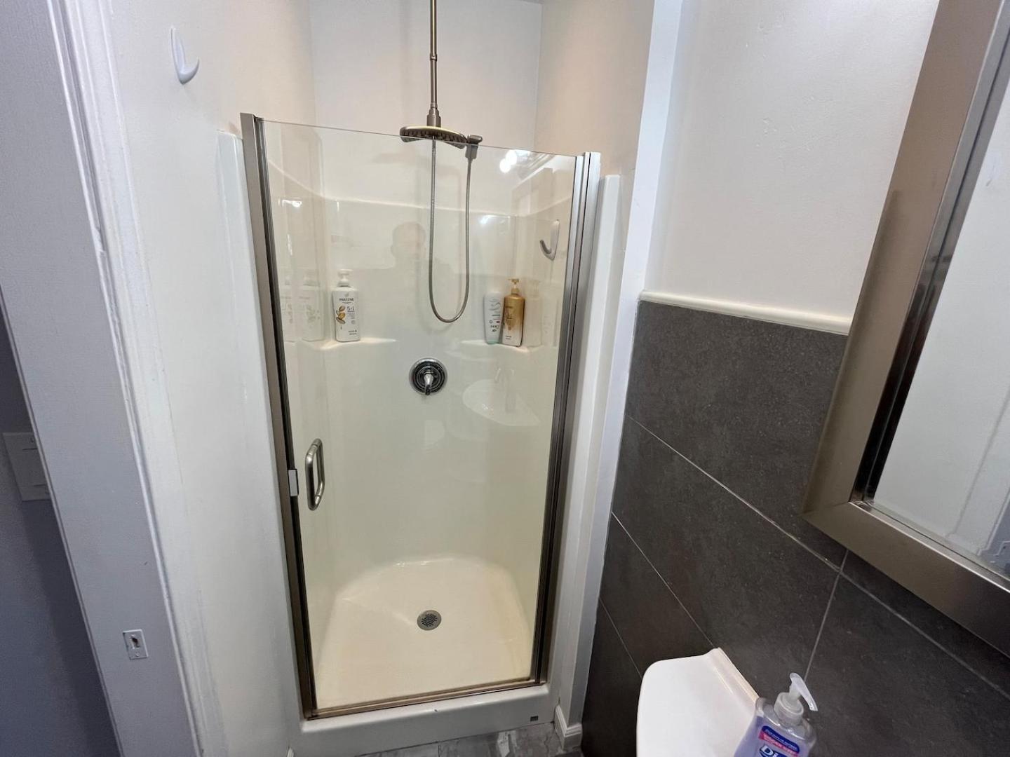 One-Bedroom Apartment,1526382847:JPEG