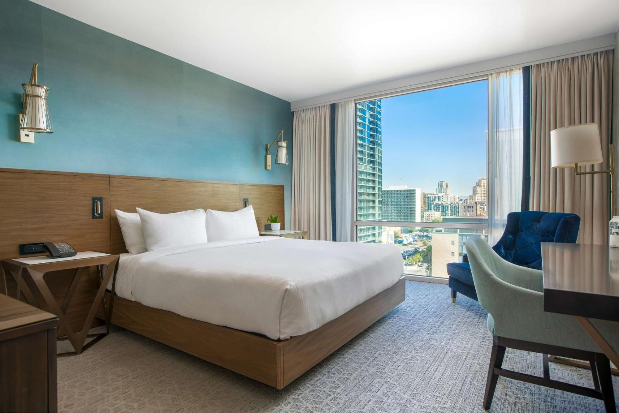 Chambre Lit King-Size - Vue sur Ville - Adaptée aux Personnes à Mobilité Réduite