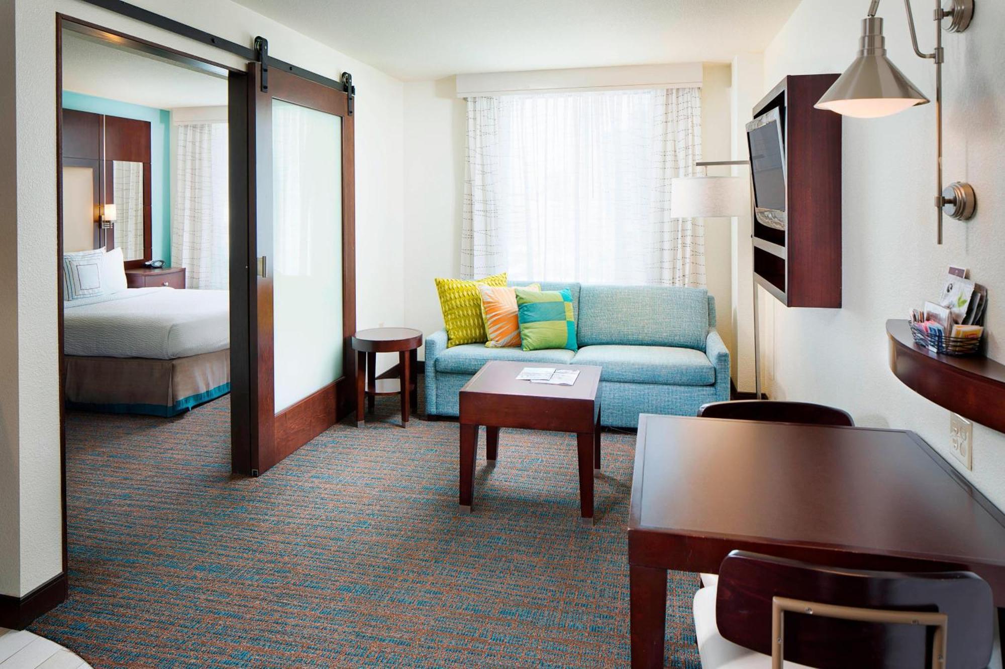 One-Bedroom Queen Suite with Sofa Bed,1554067186:JPEG
