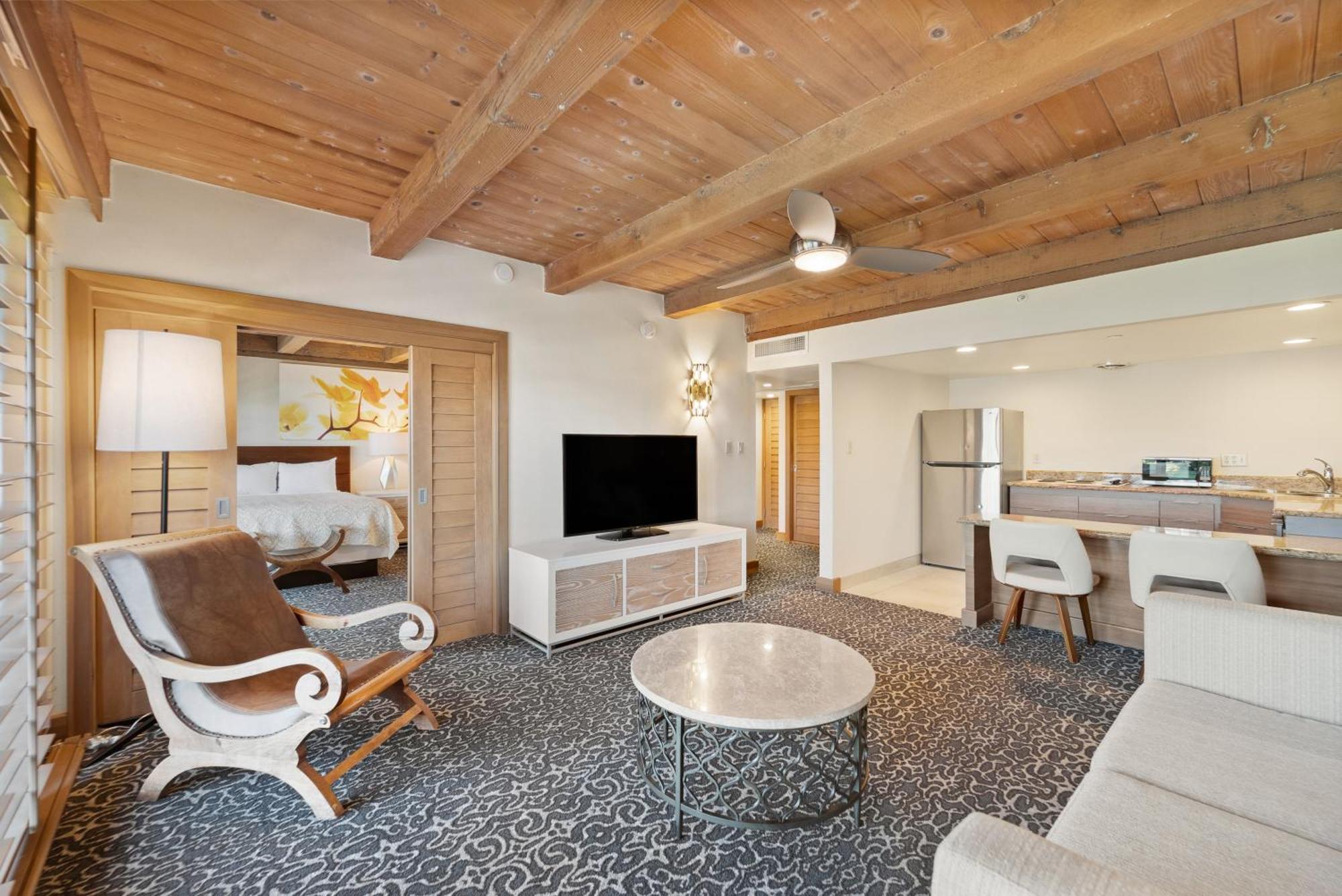 Oversized Garden View Suite,1690937181:JPEG