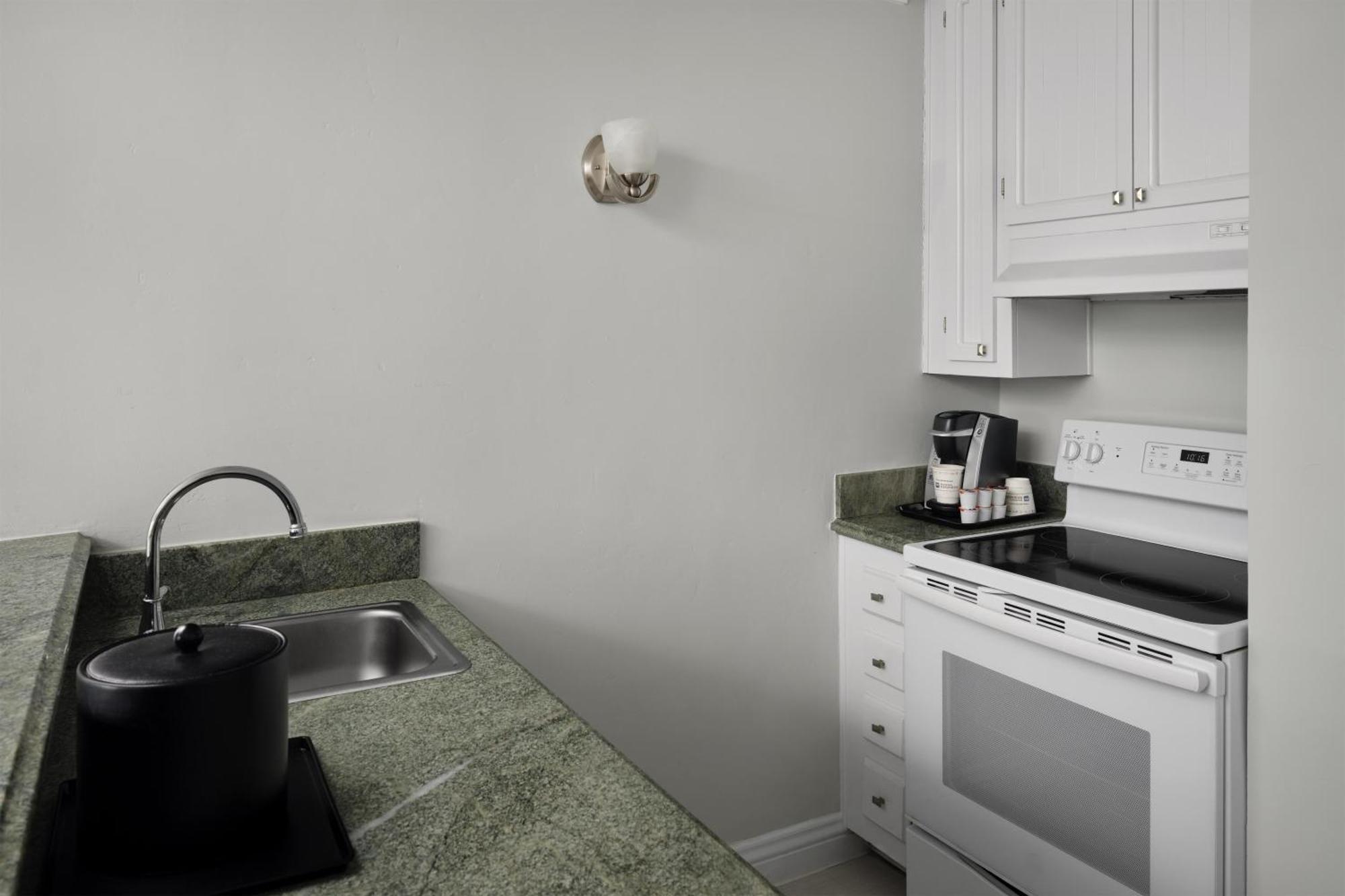 Queen Room with Kitchenette - First Floor
