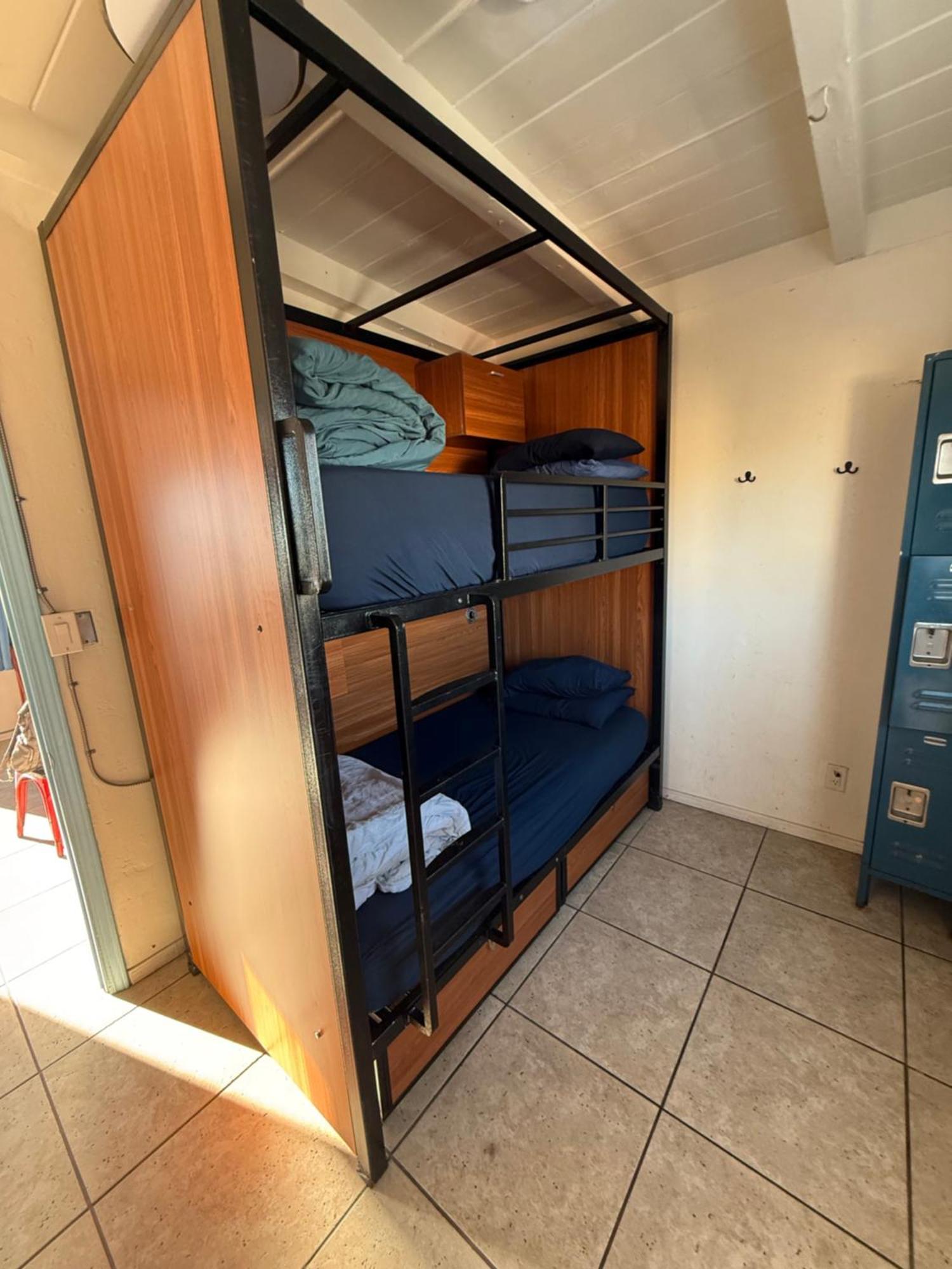 Bed op een Vrouwenslaapzaal met 8 Bedden