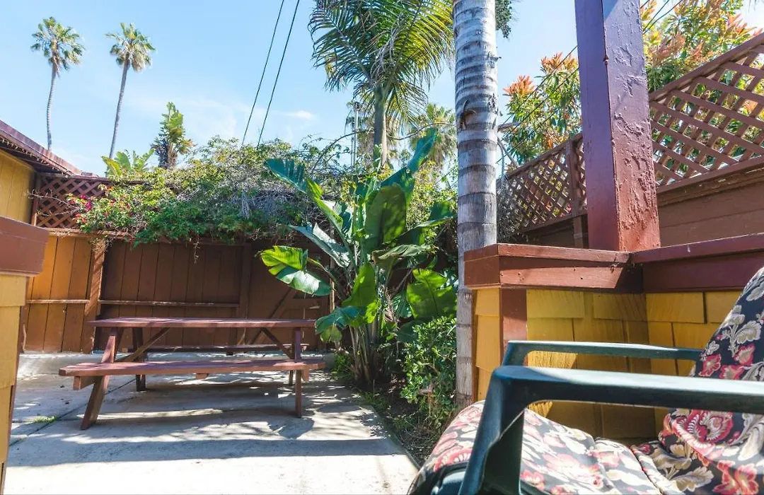Bungalow 1 Block Walk To The Beach-1