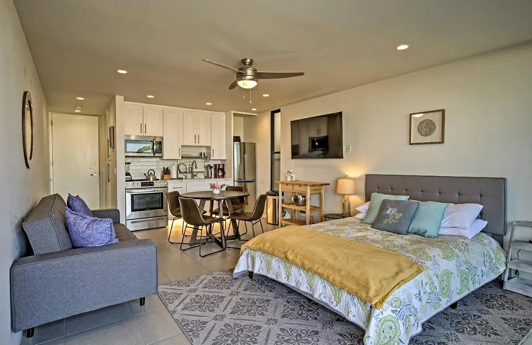 Bayfront San Diego Getaway On Boardwalk With Hot Tub-1