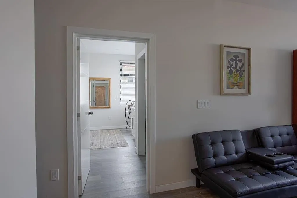 2 Bedroom, 2 Bathroom Detached Apt Max 7 Sleepers-1