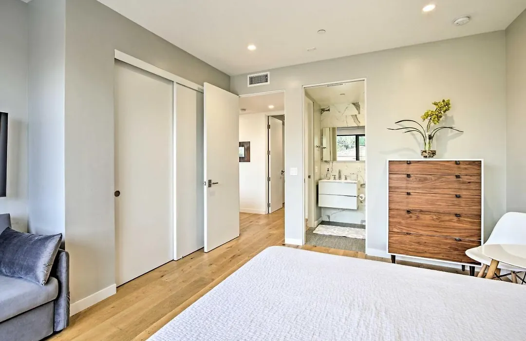 Chic Coronado Retreat W/ Patio & 4 Cruiser Bikes!-1
