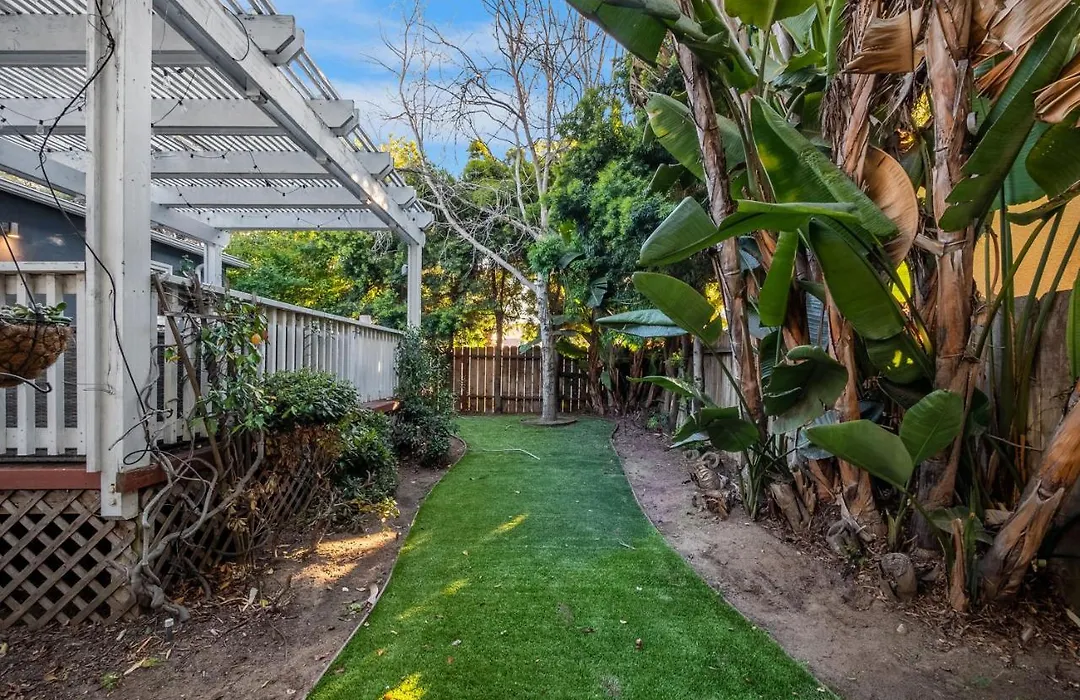 Pacific Beach Cottage-1