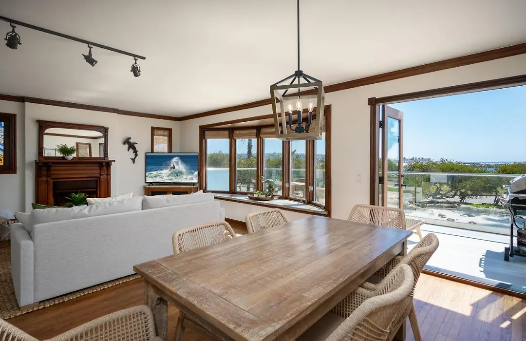 Soft Sands & Ocean Views-1