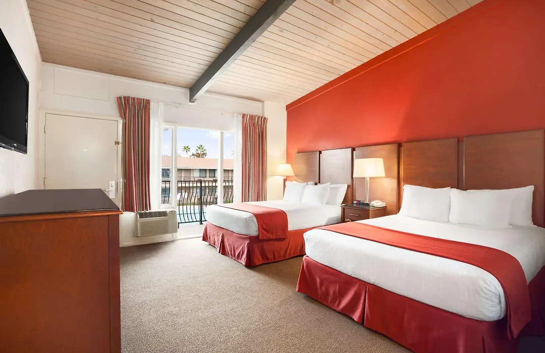 Ramada By Wyndham San Diego North Hotel & Conference Center-1