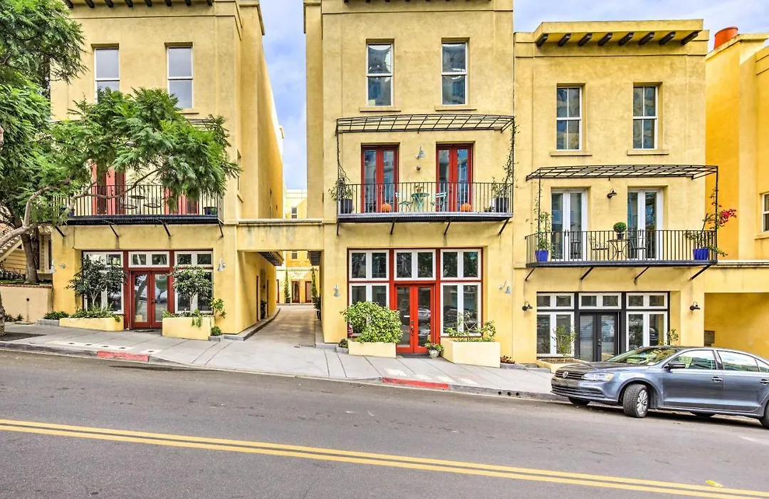 Central San Diego Townhome Walk To Downtown!-1