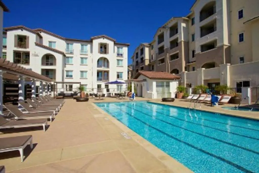 Luxurious 2Br Suite! Gym L Parking L Spa L Pool-1