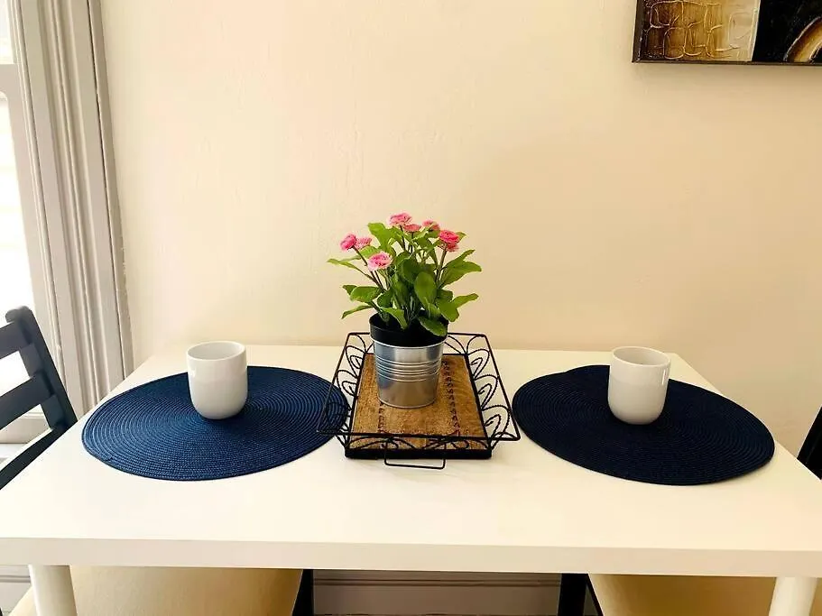 Comfortable Studio For Two Gaslamp District! Perfectly Located Near Downtown San Diego! Perfect For Travelers And Couples!-1