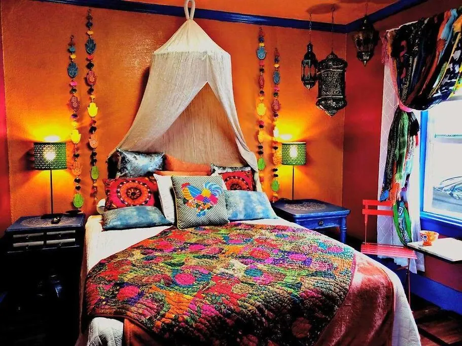 Bohemian-Themed Vibe Studio Walking Distance To Convention Center! Located Near Downtown San Diego!-1
