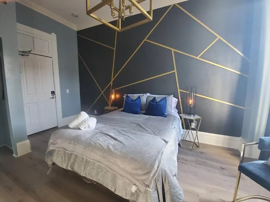 The Urban-Themed Studio For Two Great Space Gaslamp District! Close To Everything!-1