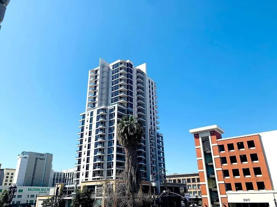 Lovely Studio For Two In Gaslamp District! Great Amenities And Location! Perfect For Travelers And Couples!-1