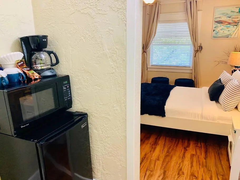 Nautical Studio Decorated By Sailors! Perfectly Located Near Downtown San Diego! Perfect For Your Quick Getaway!-1