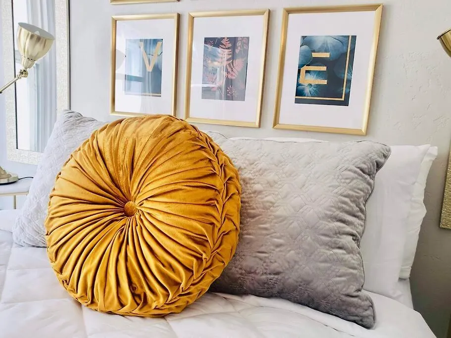 Private Downtown Studio Gaslamp District! Perfect For Travelers And Couples! Located In The Heart Of San Diego Downtown!-1