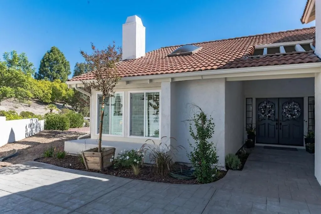 Modern Home In Bernardo Heights With Club House Amenities!-1