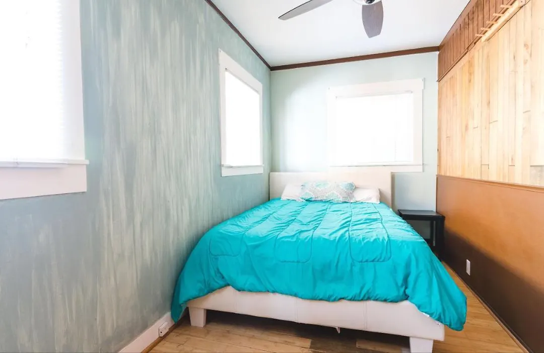 Bungalow 1 Block Walk To The Beach No1-1