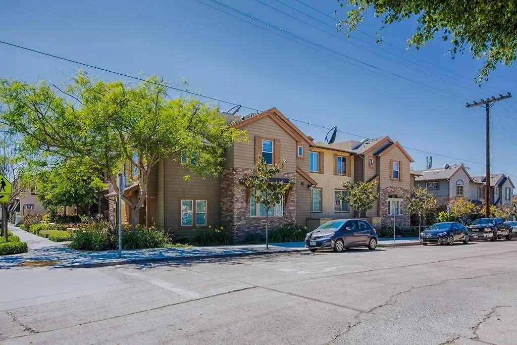 Luxury 3 Bd Townhome In Heart Of La Jolla Village-1