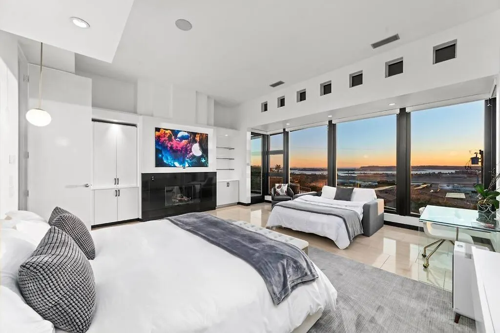 The Skylight House: Mission Hills Luxury Home!-1