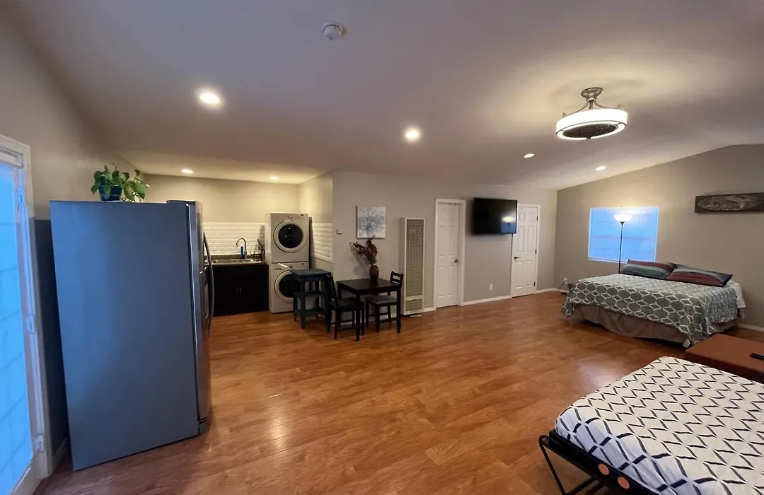 Huge Stand Alone Guest House In Heart Of La Jolla-1