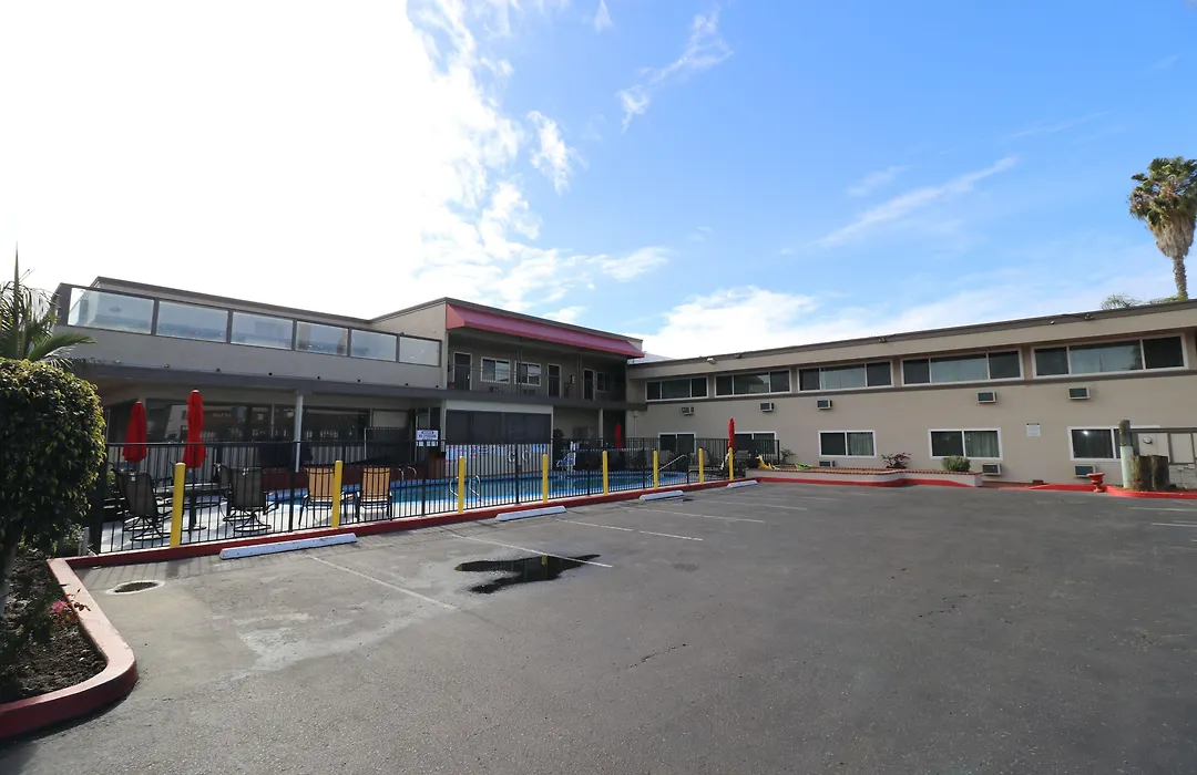 Ramada By Wyndham San Diego Airport-1