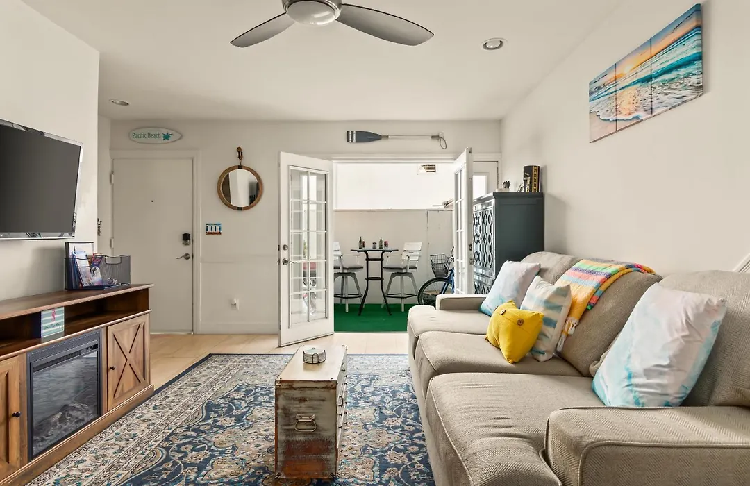 Beach Front Bungalow At Pacific Beach-1