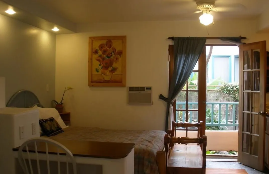 Les Artistes Inn-1