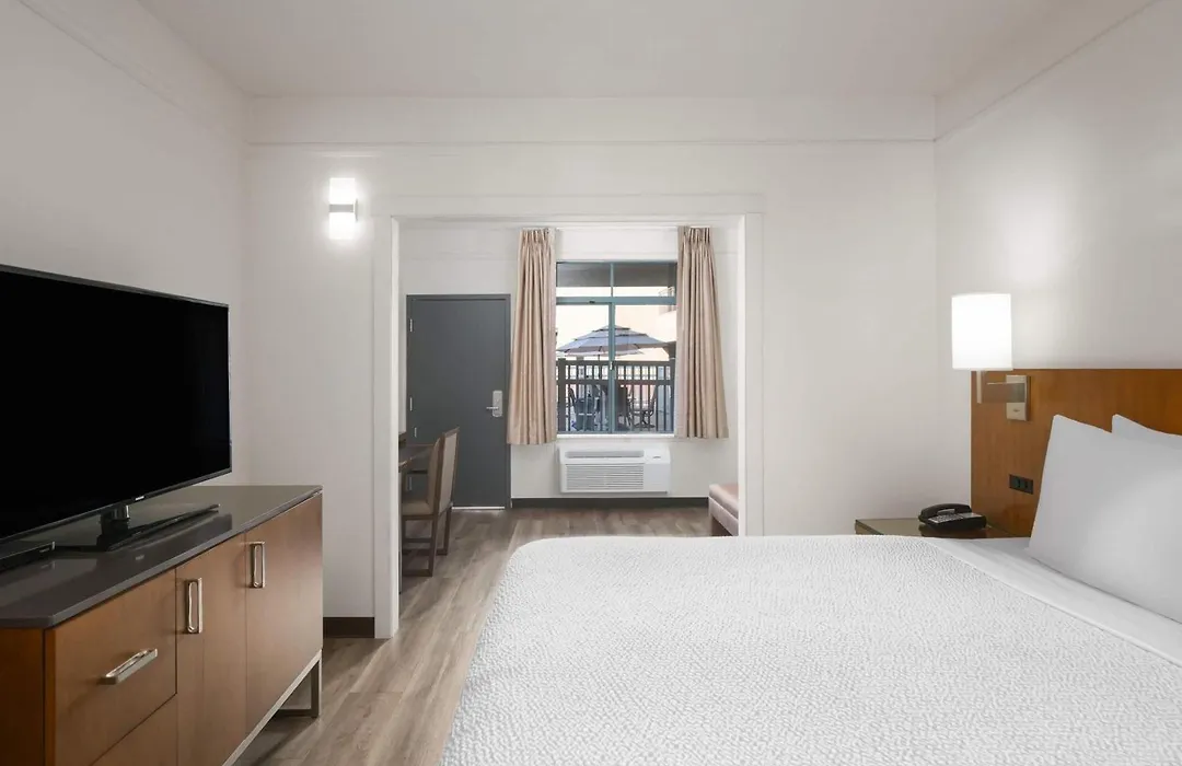 Ramada Suites By Wyndham San Diego Hotel Circle Area-1