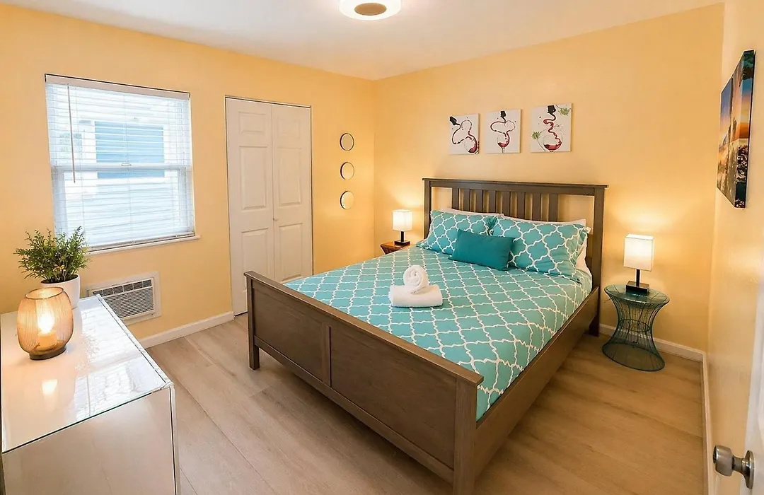Casaviva Sky - 3Br 1Ba Sleeps 10 - Rooftop City Views, Firepit & Bunk Room - Near Zoo & Beaches-1