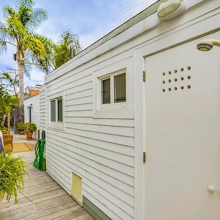Rockaway Cottage Apts-3