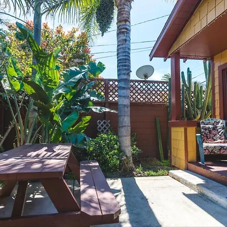 Bungalow 1 Block Walk To The Beach-2