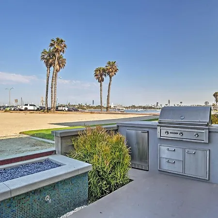 Bayfront San Diego Getaway On Boardwalk With Hot Tub-2