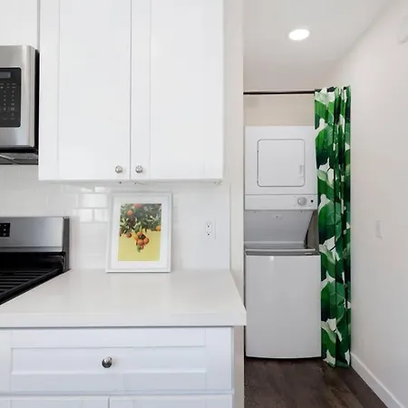 *San Diego Retreat*Renovated*Central Location*-2