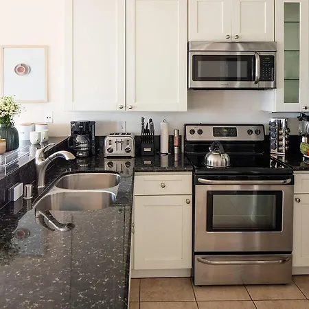 10 Min From Belmont Park - Sleeps 28 By Avantstay-2