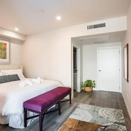 One Bedroom Apartment With San Diego Downtown View-2