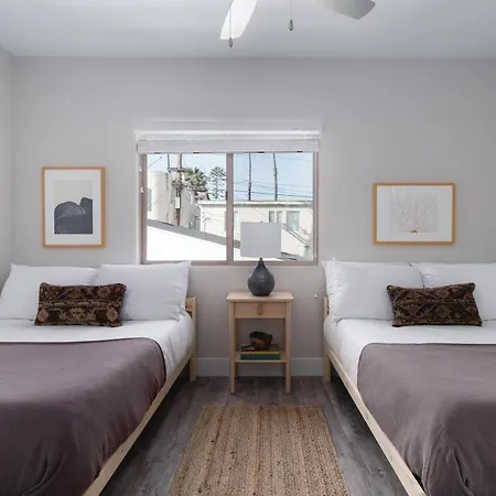 Skyline - Modern Beach Retreat W Spacious Patio & Rooftop Views-3