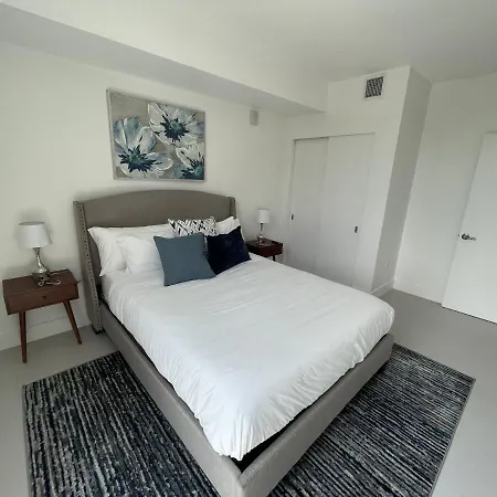 Modern 2 Bedroom Downtown San Diego-2