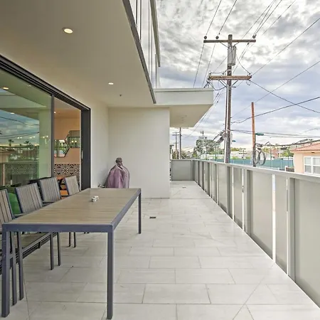 Chic Coronado Retreat W/ Patio & 4 Cruiser Bikes!-3