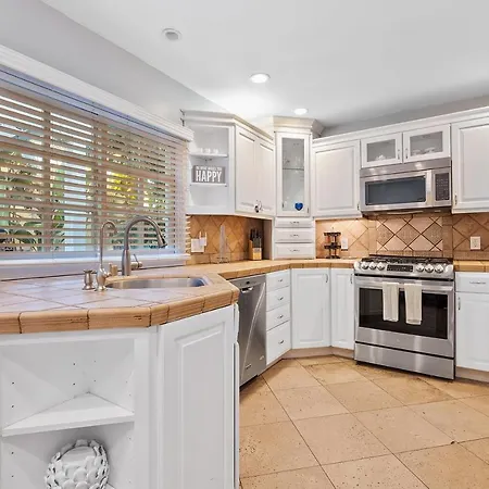 Pacific Beach Cottage-2
