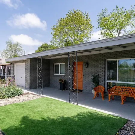Orange Door Spacious Comfy Cozy W Hot Tub-2