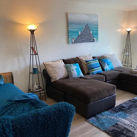 5051 House 3Bedroom. Sleeps 8-2