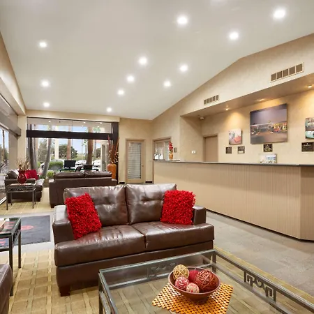 Ramada By Wyndham San Diego North Hotel & Conference Center-3