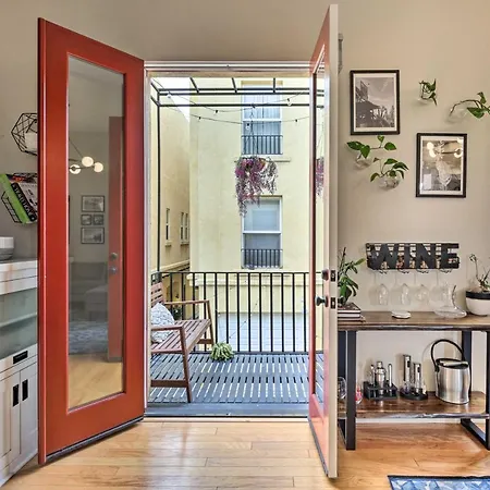 Central San Diego Townhome Walk To Downtown!-2